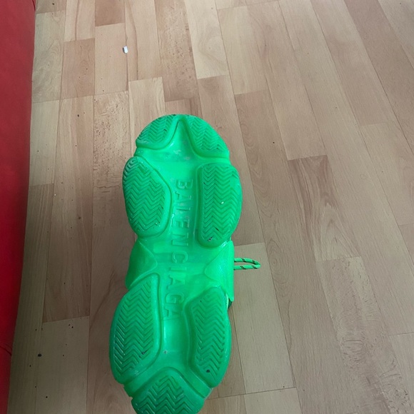 Balenciaga - Picture 4 of 4